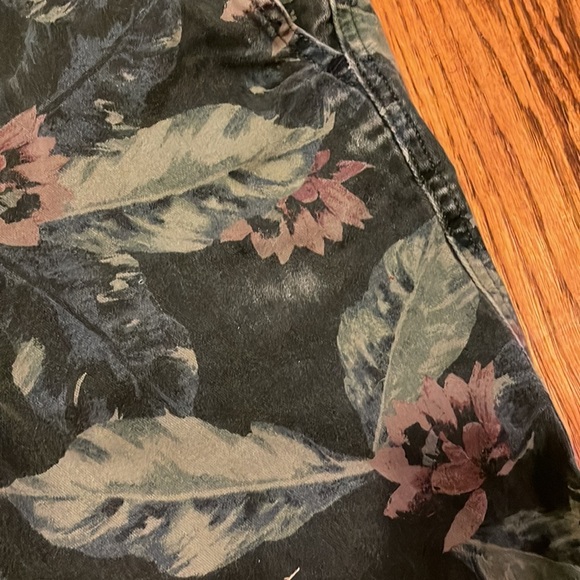 Abercrombie Kids Tropical Floral Khaki Shorts 13/14 - Picture 7 of 7